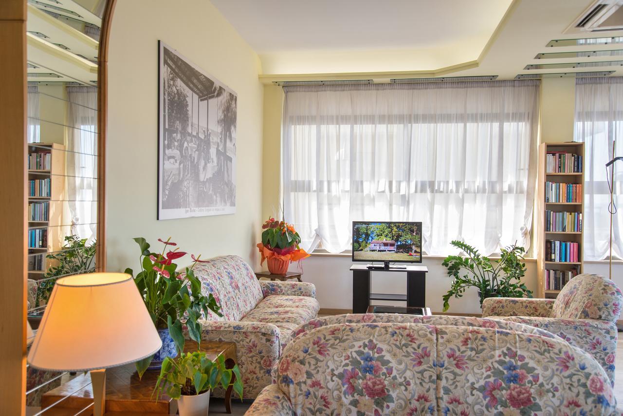 Hotel Igea Spiaggia ベラーリア・イジェア・マリーナ エクステリア 写真